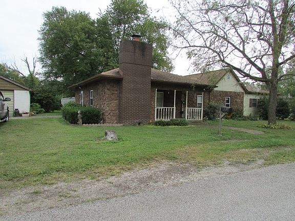 3rd image of 4401 N Elm St