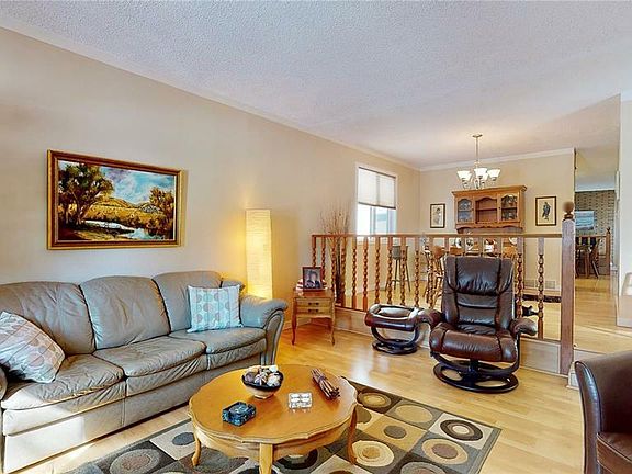 4th image of 2735 Kliman Cres