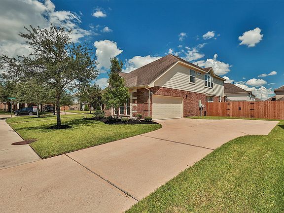 4th image of 8422 Postano Bluff Dr