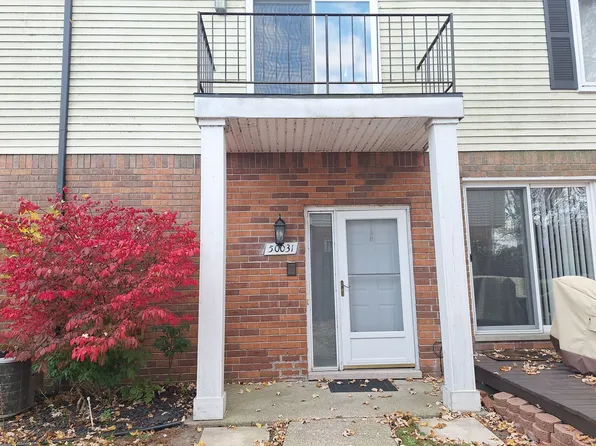 50031 S Benny Ct, Chesterfield, MI 48047