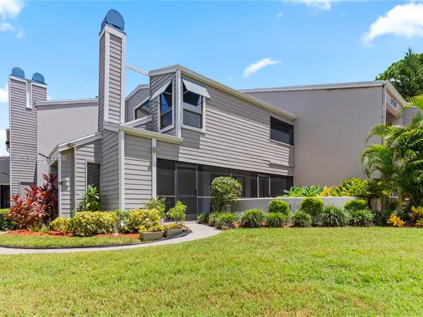 8707 Bardmoor Pl APT 101, Seminole, FL 33777