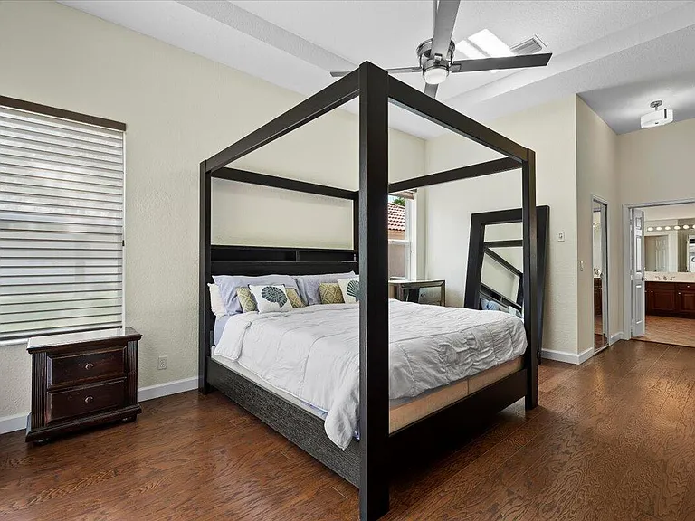 8203 Calterra Dr — Photo 26