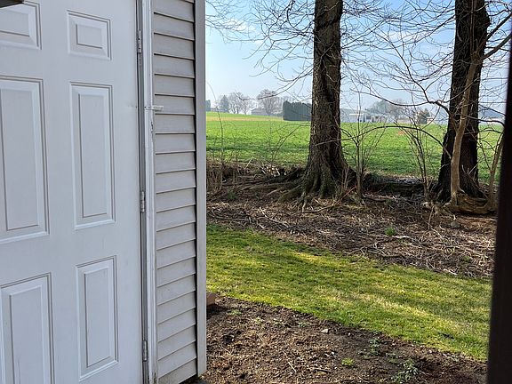 3rd image of 42 Oriole Dr