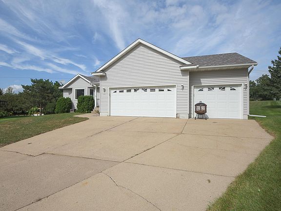 3rd image of 715 Prairie Ln