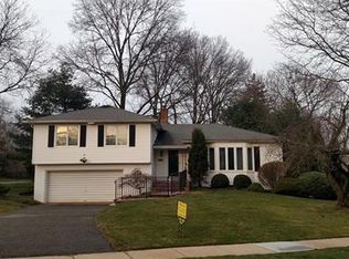 8 Brookfall Rd, Edison, NJ 08817