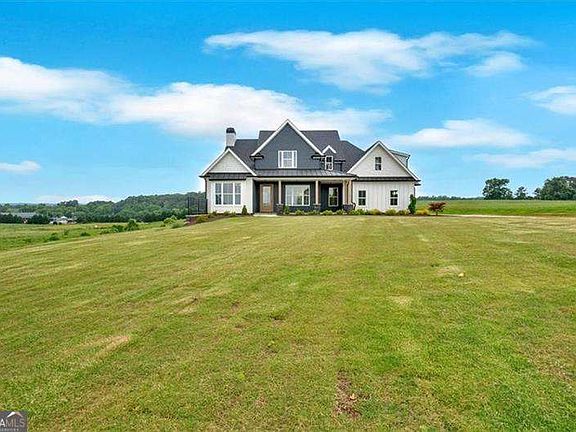 3rd image of 152 Palisade Dr