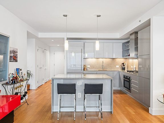4th image of 77 Hudson St APT 3809