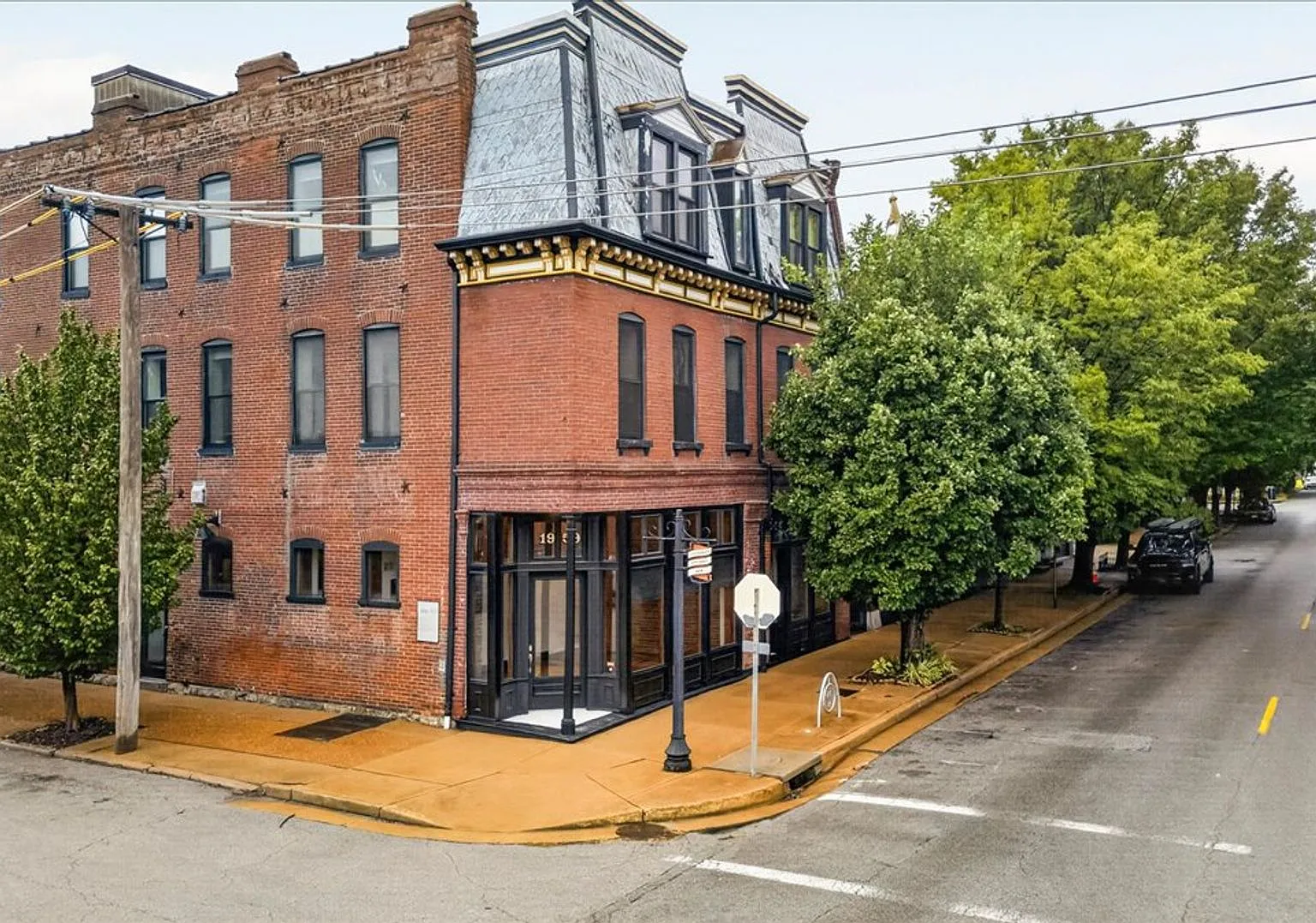 Live in the heart of Cherokee Street! — Photo 2