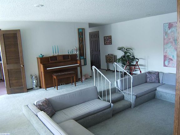 2nd image of 921 W 25th Ave