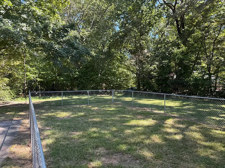 209 Cecil Dr — Photo 12