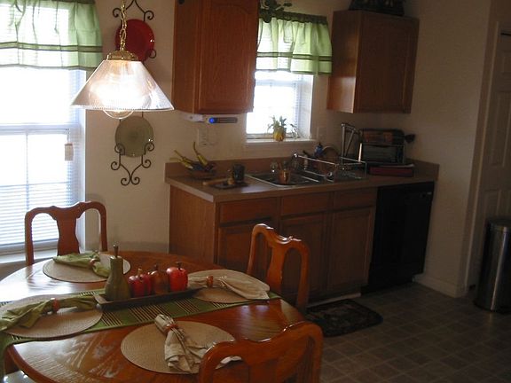 Eat-In Kitchen