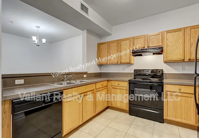 575 Oakleaf Plantation Pkwy #1-1303 — Photo 13