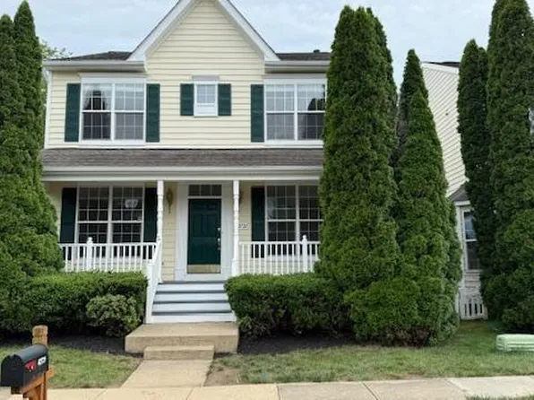 42721 Center St, Chantilly, VA 20152