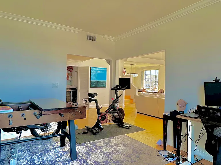 11812 Gorham Ave #Penthouse 2 — Photo 7