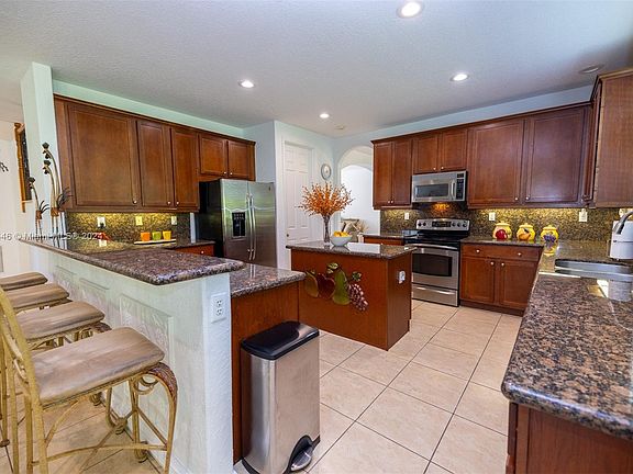 4th image of 7615 SW 193rd Ln