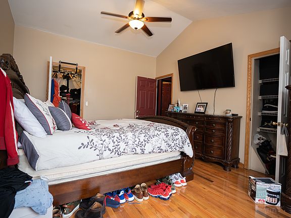 3rd image of 53 Simmons Ln