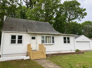 92 Parkwood Dr, Mastic Beach, NY 11951