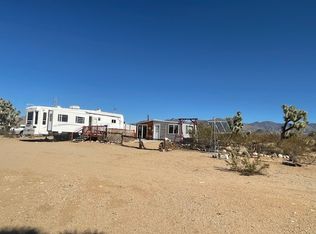 13950 S Howard Rd, Yucca, AZ 86438