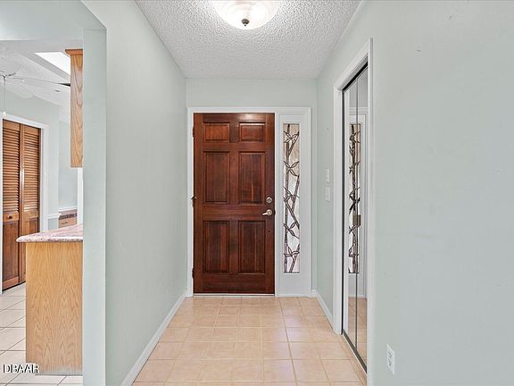 5th image of 226 Deer Lake Cir