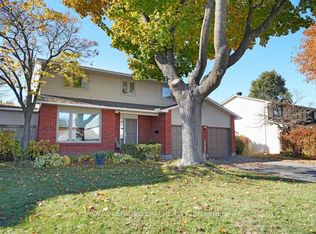 28 Holitman Dr, Ottawa, ON K2J2A9