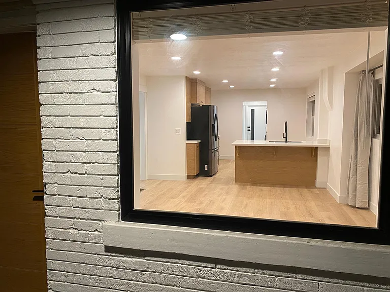 366 E Logan Ave — Photo 17