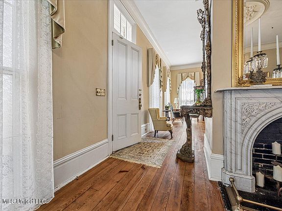 5th image of 140 N Maury St #M