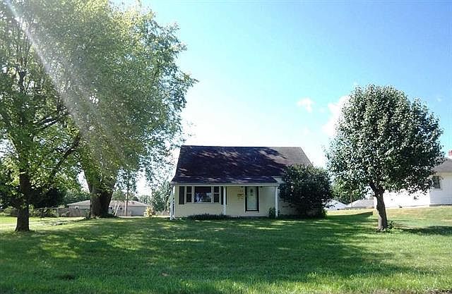 2nd image of 151 S Park Dr