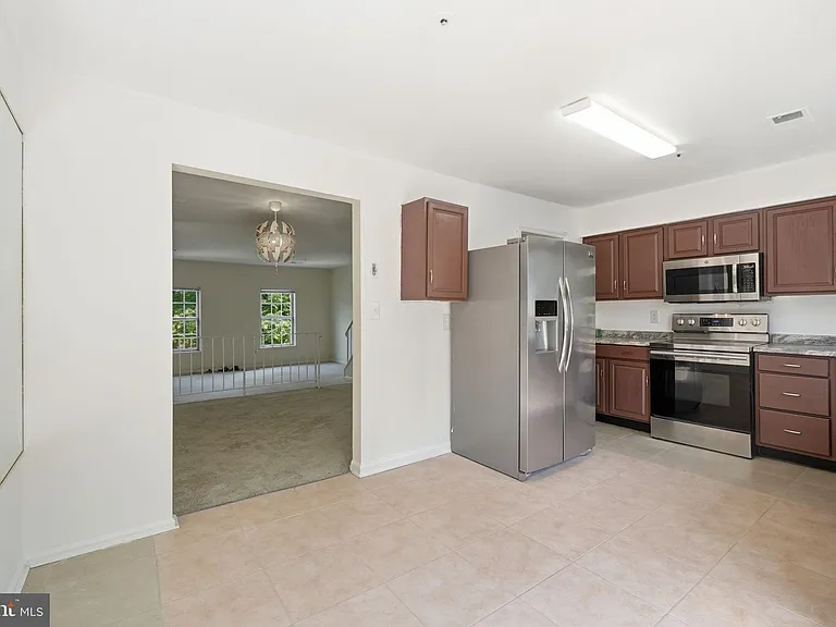 14247 Oxford Dr — Photo 13
