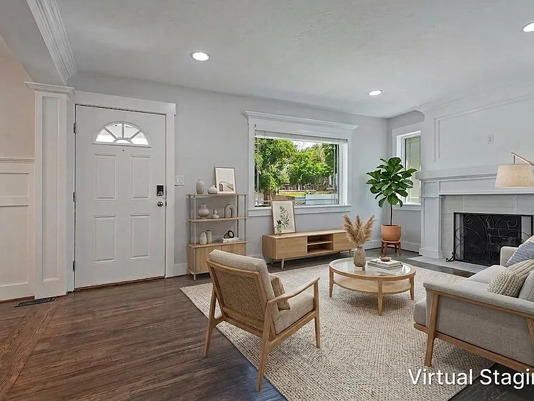 2538 E Wilmington Ave — Photo 2