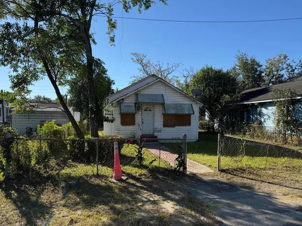 2215 Peonie & 2215 1/2 Peonie St, North Charleston, SC 29405