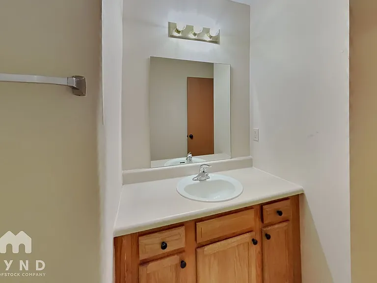 1120 S Clifton Ave — Photo 16