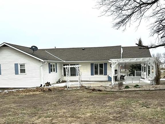 5th image of 310 Berry St