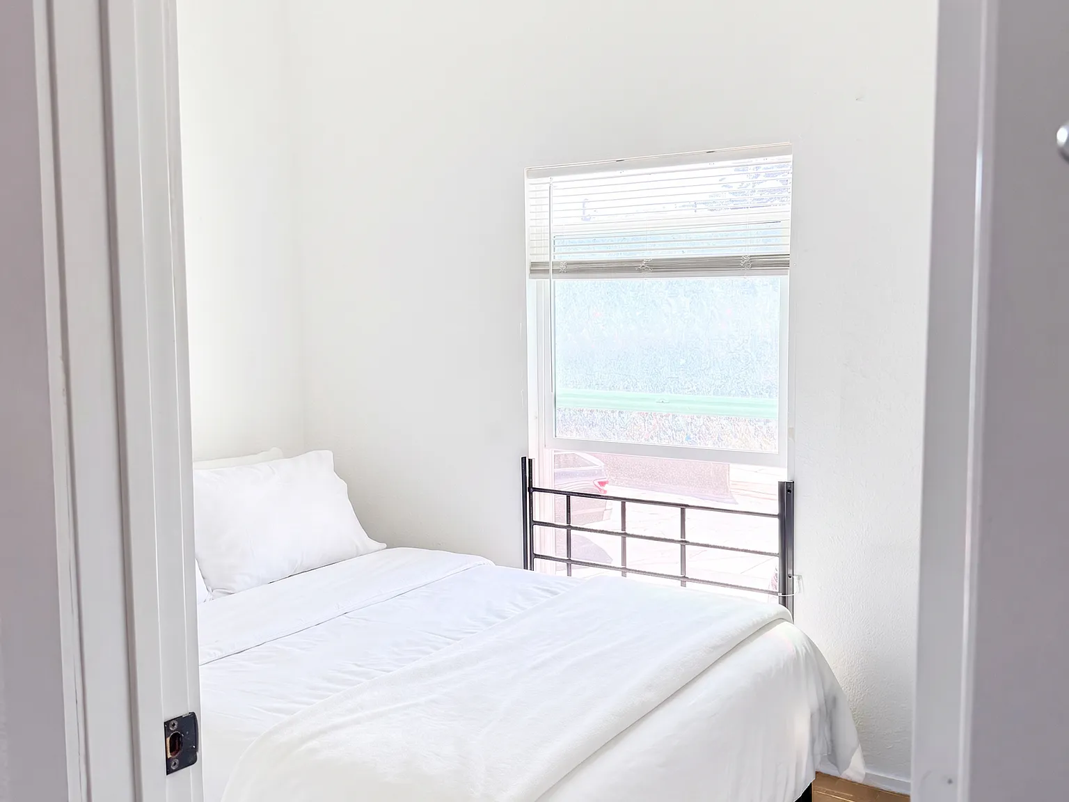 1 bed, 400 sqft, $1,600 — Photo 2