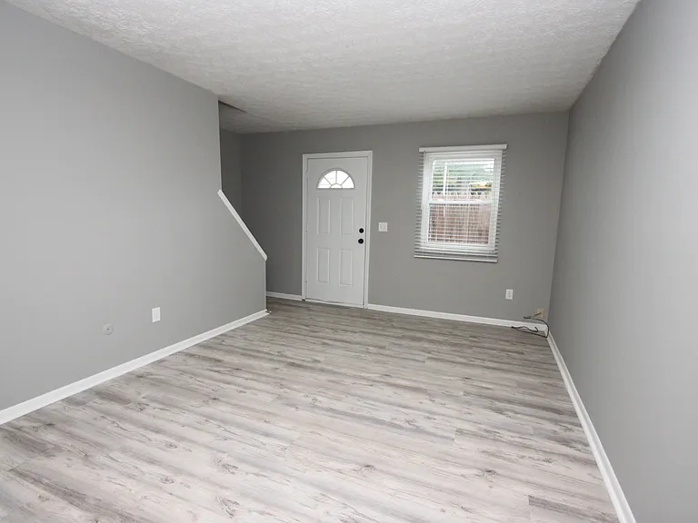 315 Forest St — Photo 2