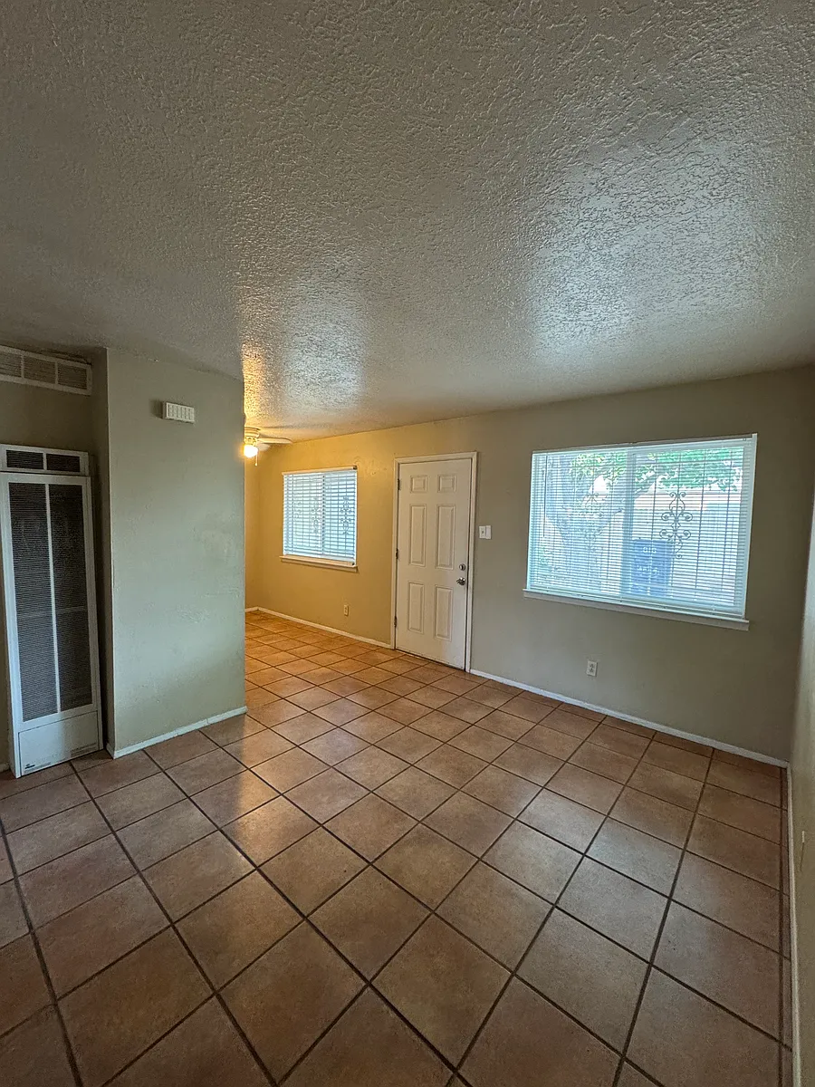 Building Photo - 616 Alcazar St SE #3