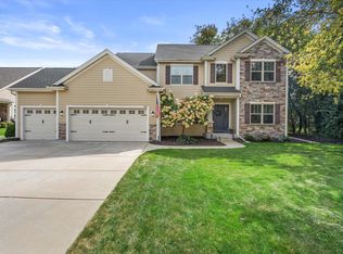 449 Lake Bluff Dr, Oconomowoc, WI 53066