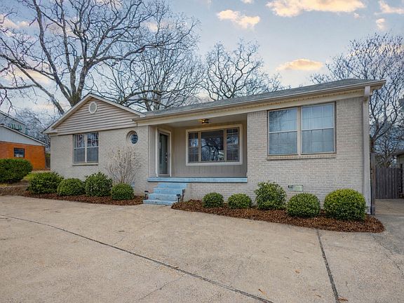 2nd image of 1405 Skyline Dr