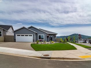 810 Durham Ave, Sutherlin, OR 97479