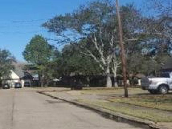 Exterior Neighborhood (street photo)