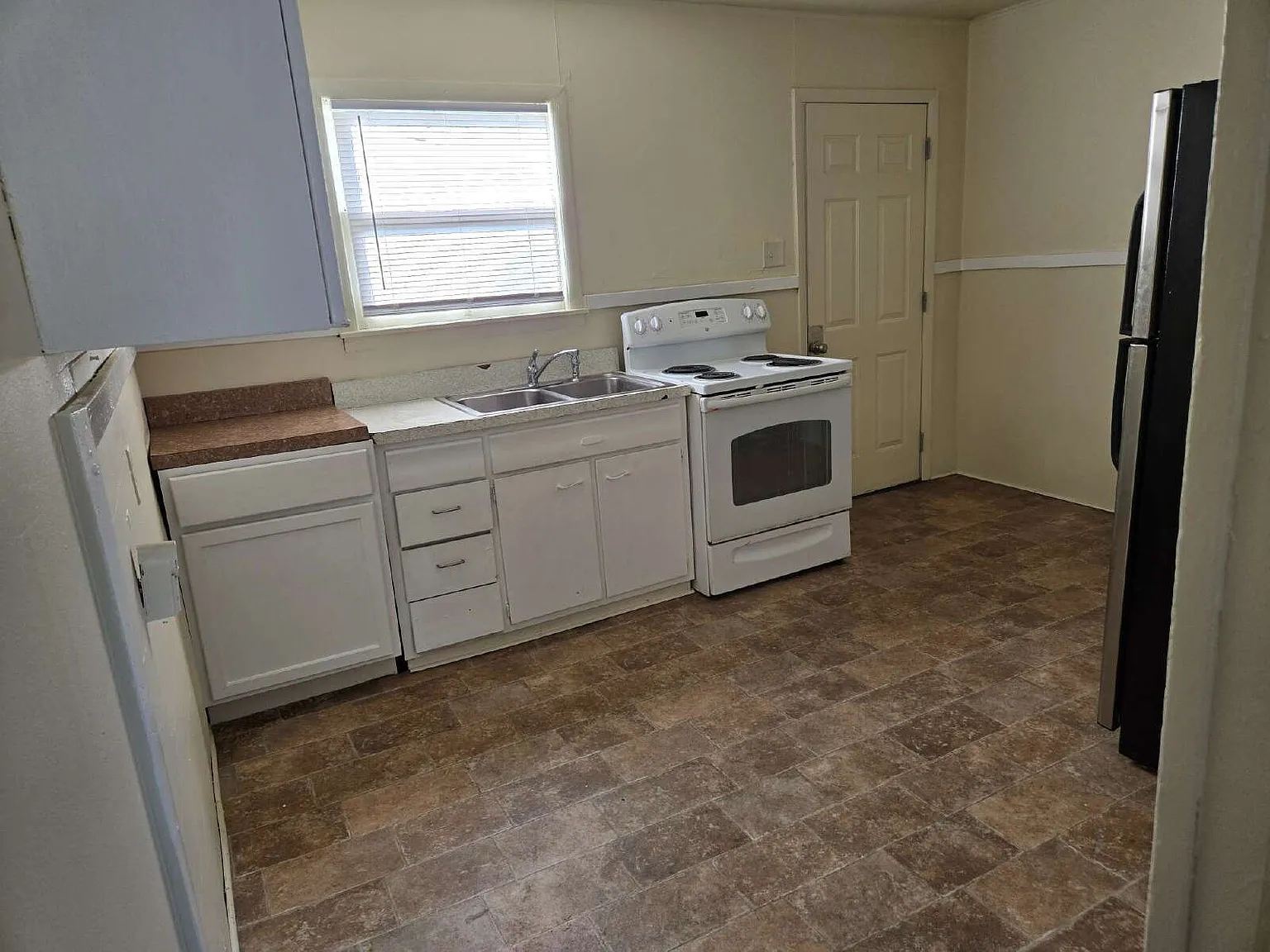 2 bed, 1.0 bath, $750 — Photo 4