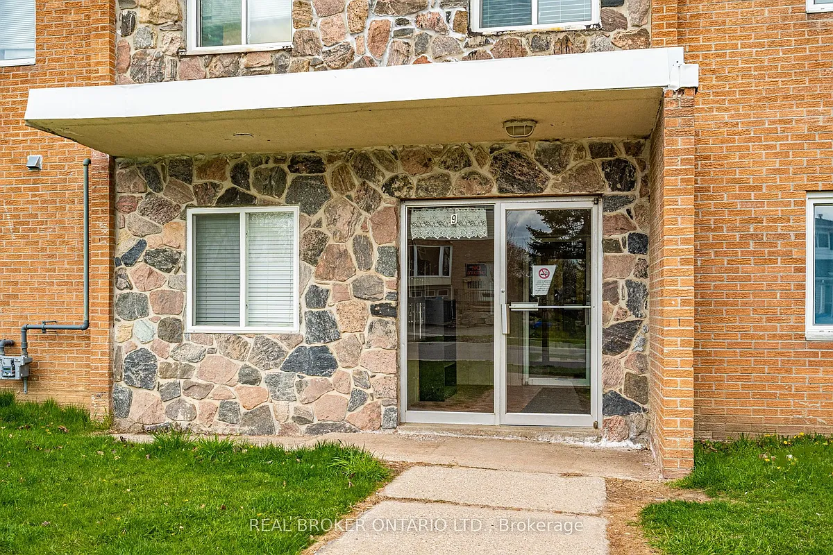 Building Photo - 9 Princess St #304