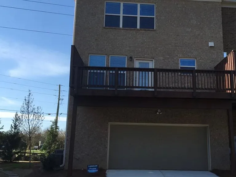 631 Greencrest Ln — Photo 33