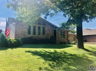 4213 SE Oakview Ln, Topeka, KS 66609