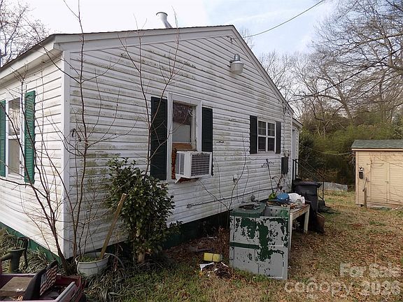 2nd image of 415 S Maple St