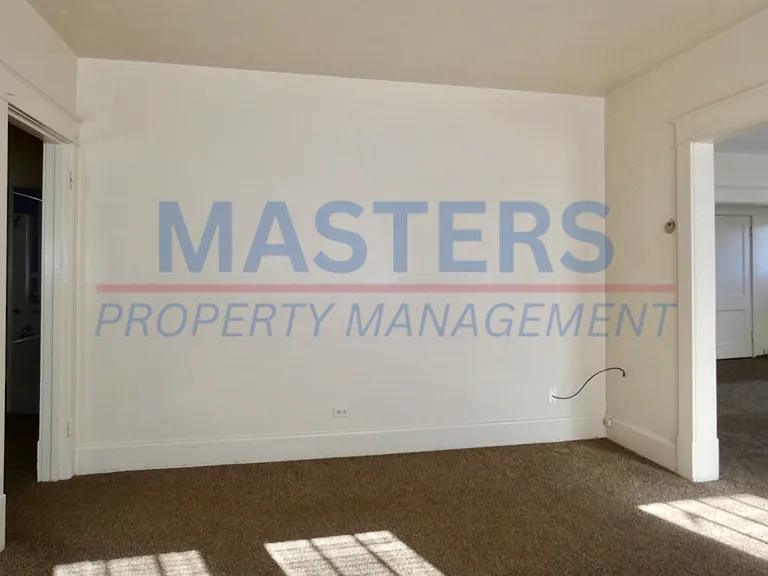 4113 N Lockwood Ave — Photo 8
