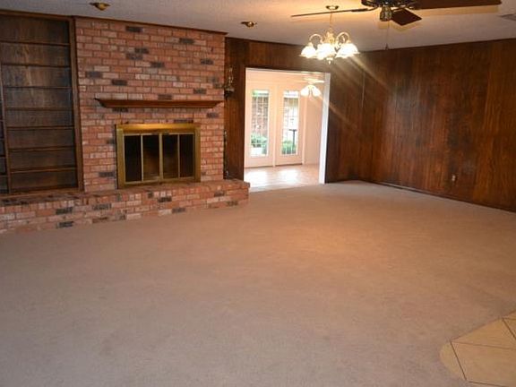 3rd image of 1703 Mockingbird Ln