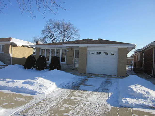 8005 S Kedvale Ave photo 1