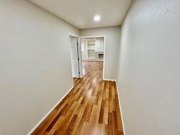 4th image of 2101 Fountain View Dr APT 14