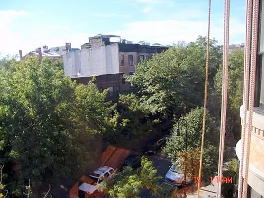 Rented by Metropolitan Realty | media 18