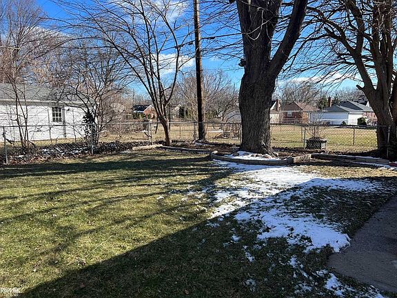 3rd image of 21608 Kramer St